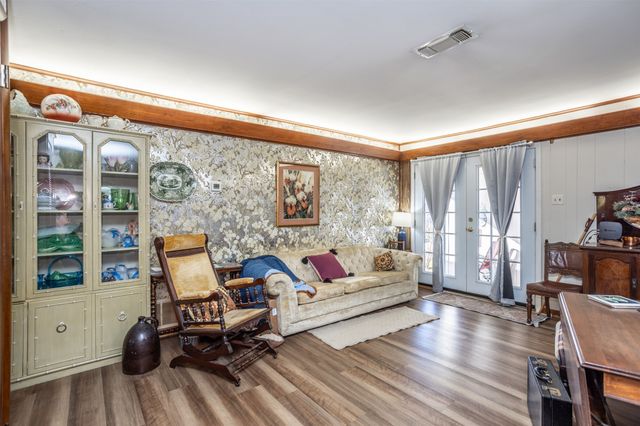 405 Meadow Drive, Gainesville, TX 76240