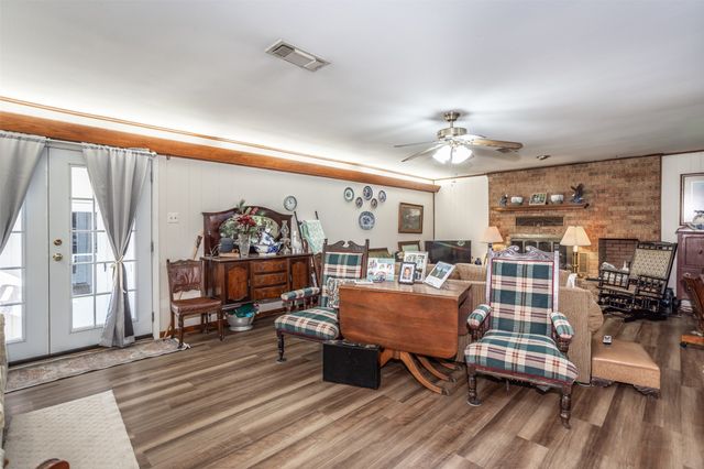 405 Meadow Drive, Gainesville, TX 76240