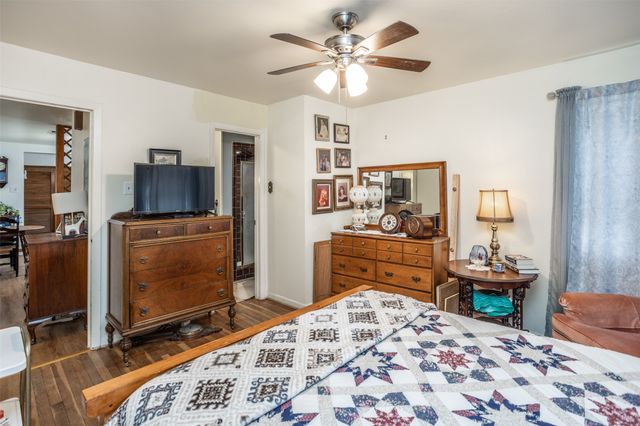 405 Meadow Drive, Gainesville, TX 76240