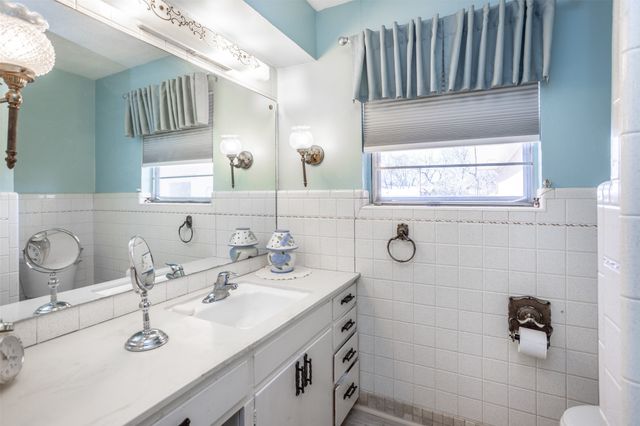 405 Meadow Drive, Gainesville, TX 76240