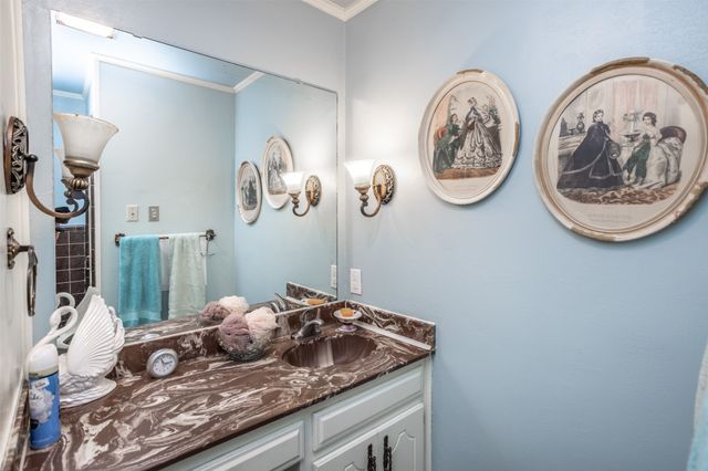 405 Meadow Drive, Gainesville, TX 76240