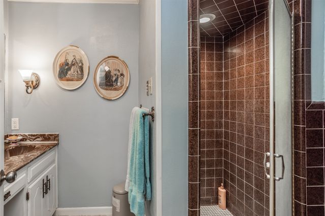 405 Meadow Drive, Gainesville, TX 76240