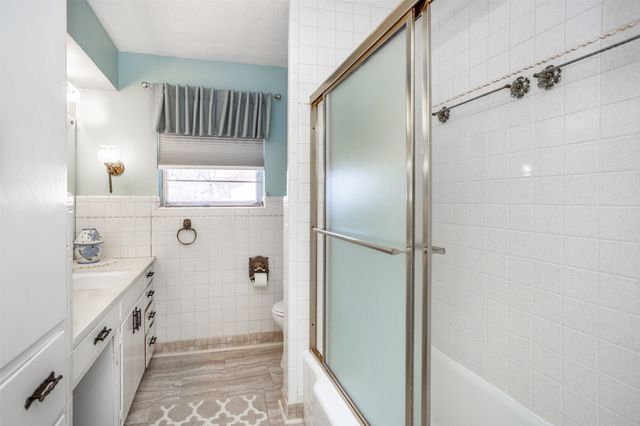 405 Meadow Drive, Gainesville, TX 76240