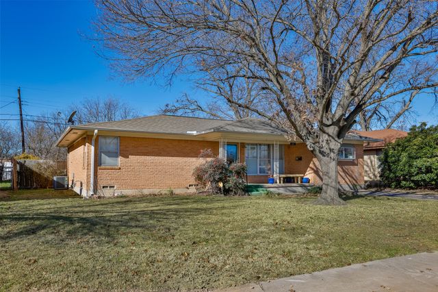 405 Meadow Drive, Gainesville, TX 76240