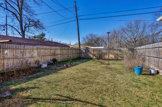 405 Meadow Drive, Gainesville, TX 76240