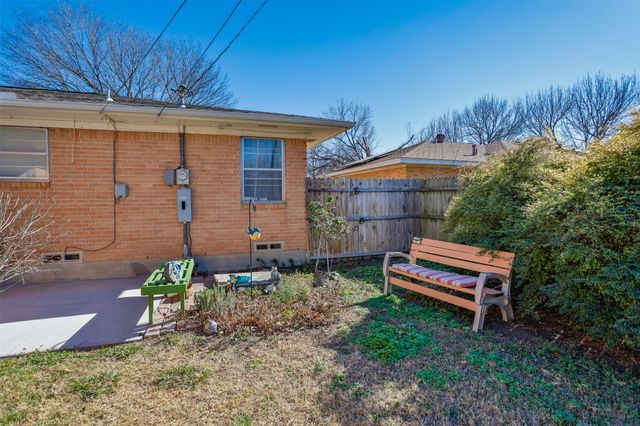 405 Meadow Drive, Gainesville, TX 76240