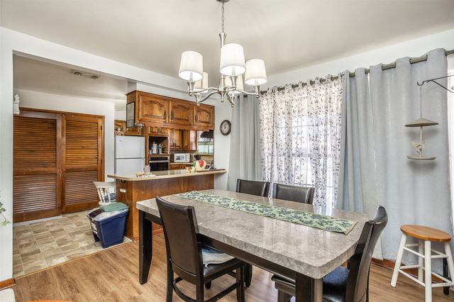 405 Meadow Drive, Gainesville, TX 76240