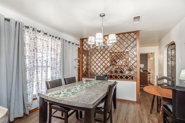 405 Meadow Drive, Gainesville, TX 76240