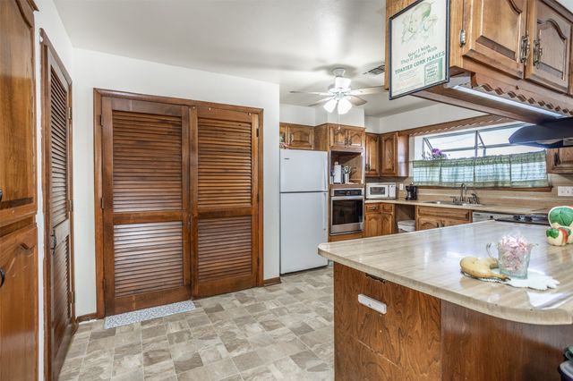 405 Meadow Drive, Gainesville, TX 76240