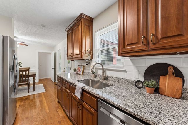 328 Merlin Dr, Murfreesboro, TN 37127