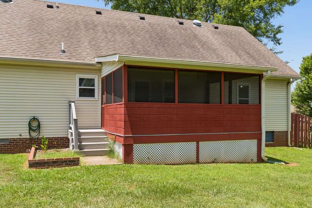328 Merlin Dr, Murfreesboro, TN 37127