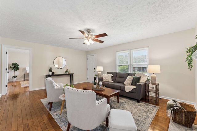 328 Merlin Dr, Murfreesboro, TN 37127