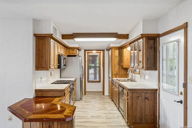 1035 Sweetwater, Canyon Lake, TX 78133