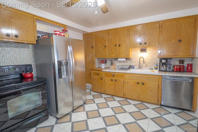 141 Lathers Street, Garden City, MI 48135
