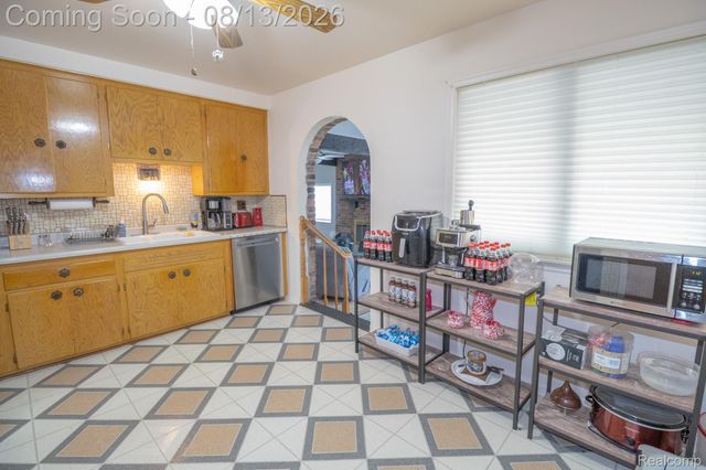 141 Lathers Street, Garden City, MI 48135