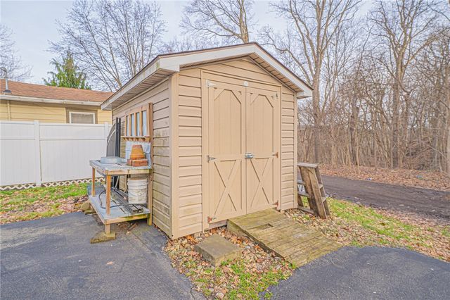 418 Boyles Ave, New Castle, PA 16101