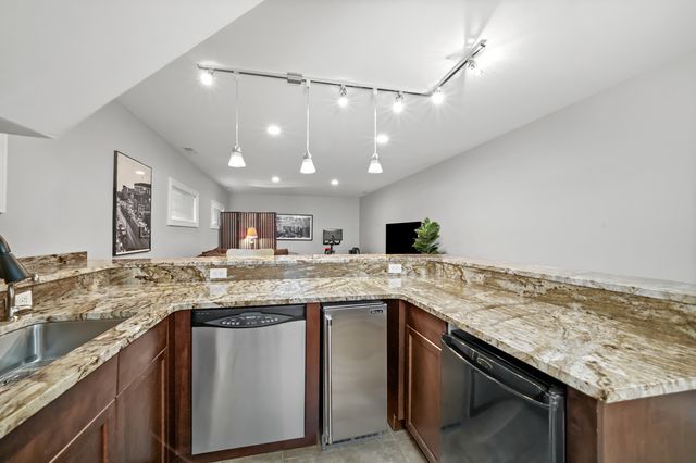 1636 W Warren Boulevard 1, Chicago, IL 60612