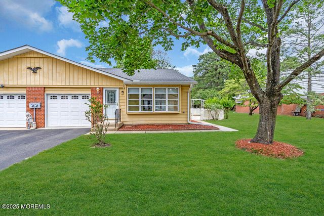 6 Quaker Lane, B, Whiting, NJ 08759