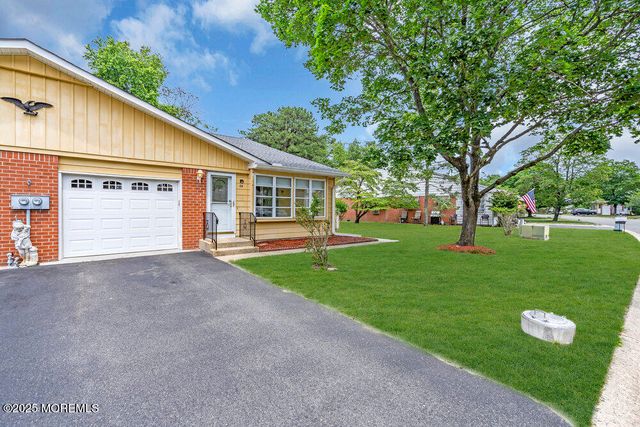 6 Quaker Lane, B, Whiting, NJ 08759