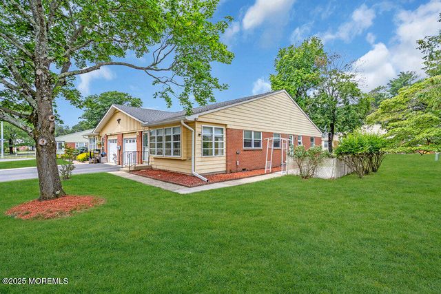 6 Quaker Lane, B, Whiting, NJ 08759