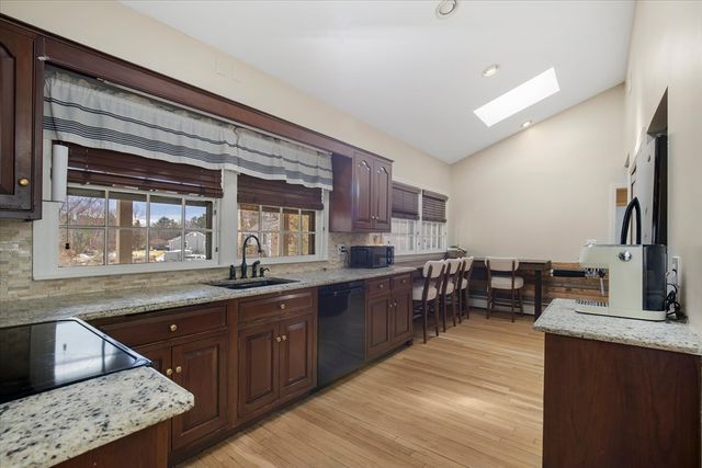 5 Lynn Lee Ter, East Bridgewater, MA 02333