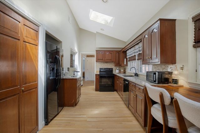 5 Lynn Lee Ter, East Bridgewater, MA 02333