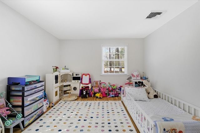 5 Lynn Lee Ter, East Bridgewater, MA 02333