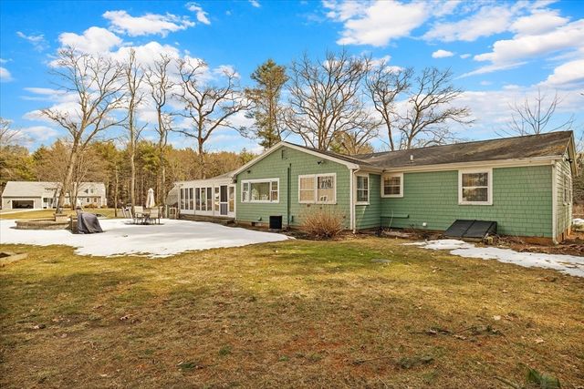 5 Lynn Lee Ter, East Bridgewater, MA 02333