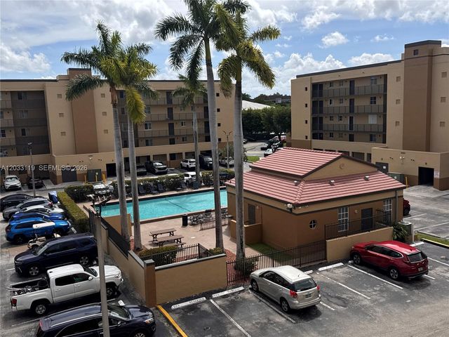 14931 SW 82nd Lane 18403, Miami, FL 33193