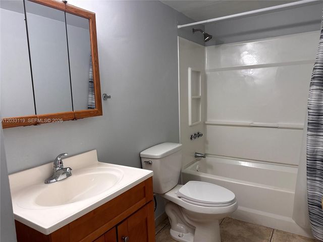 14931 SW 82nd Lane 18403, Miami, FL 33193