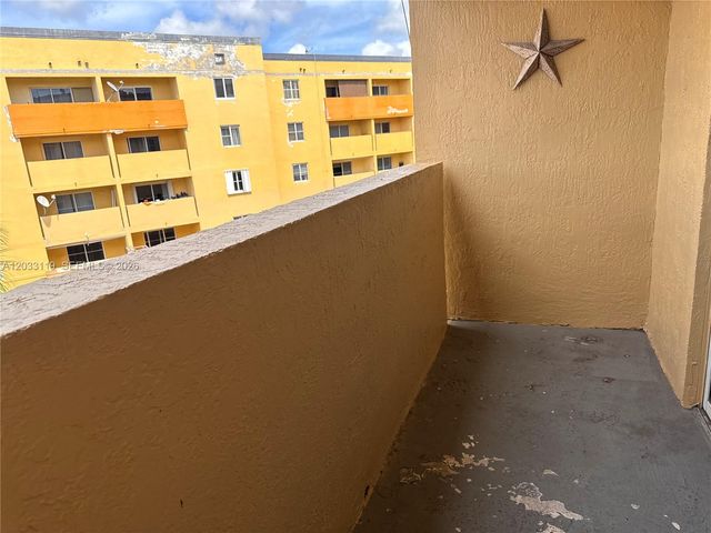 14931 SW 82nd Lane 18403, Miami, FL 33193