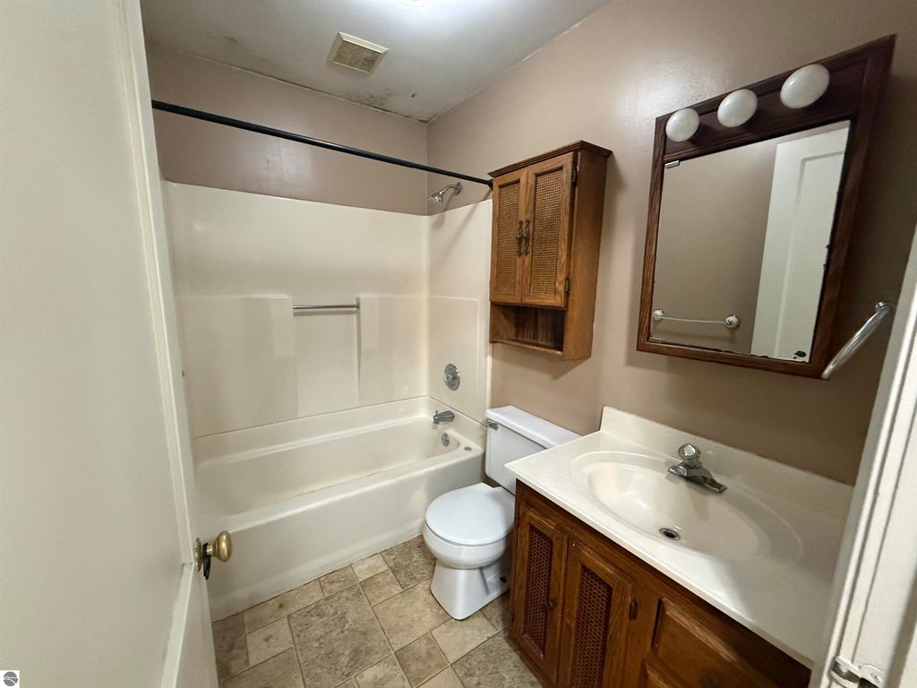 Image 17 of property listing at 905 E High, Mt Pleasant, MI 48858