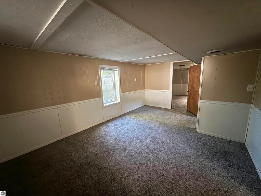 Image 23 of property listing at 905 E High, Mt Pleasant, MI 48858