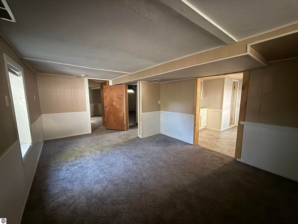 Image 24 of property listing at 905 E High, Mt Pleasant, MI 48858