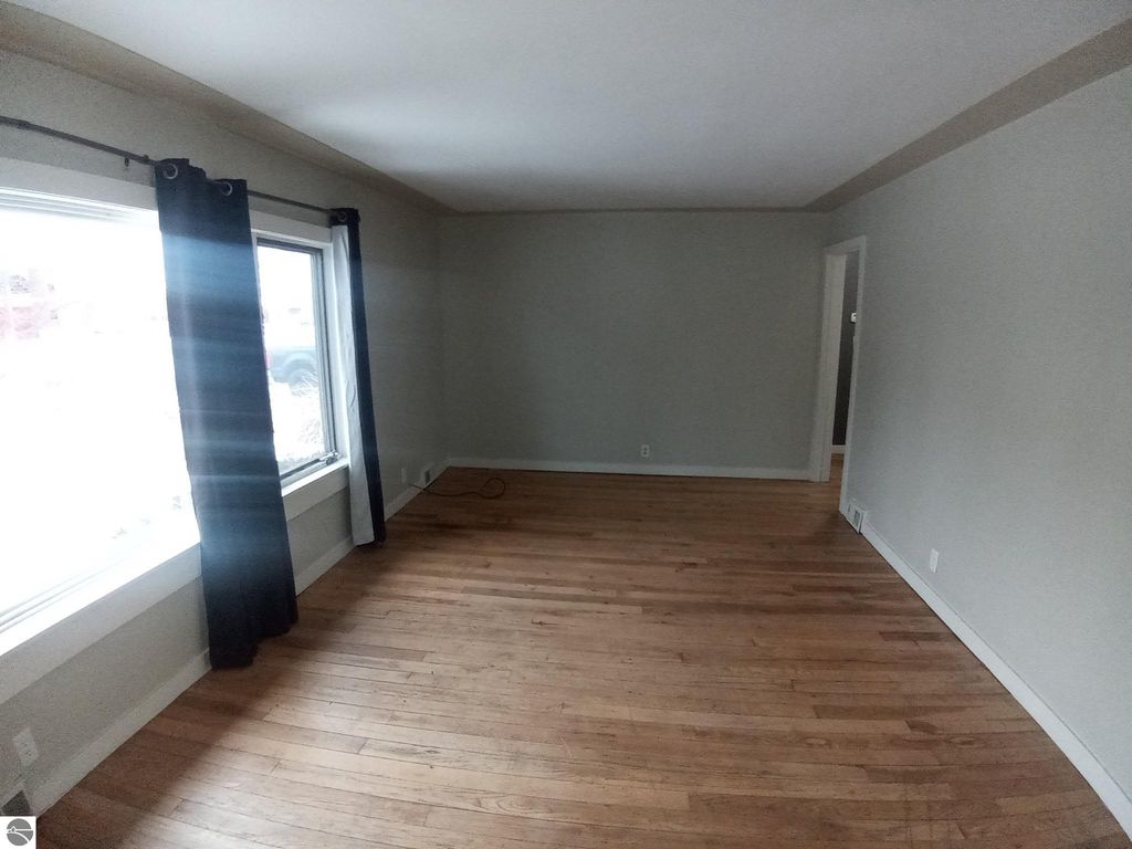 Image 3 of property listing at 905 E High, Mt Pleasant, MI 48858