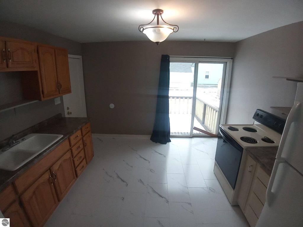 Image 5 of property listing at 905 E High, Mt Pleasant, MI 48858