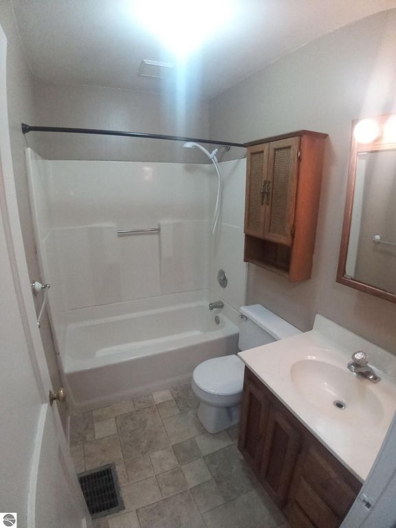 Image 6 of property listing at 905 E High, Mt Pleasant, MI 48858