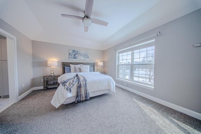 255 Lakeridge DRIVE, Oconomowoc, WI 53066