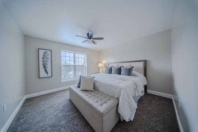 255 Lakeridge DRIVE, Oconomowoc, WI 53066