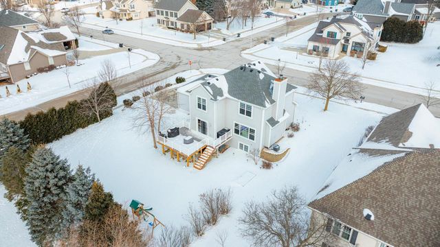 255 Lakeridge DRIVE, Oconomowoc, WI 53066