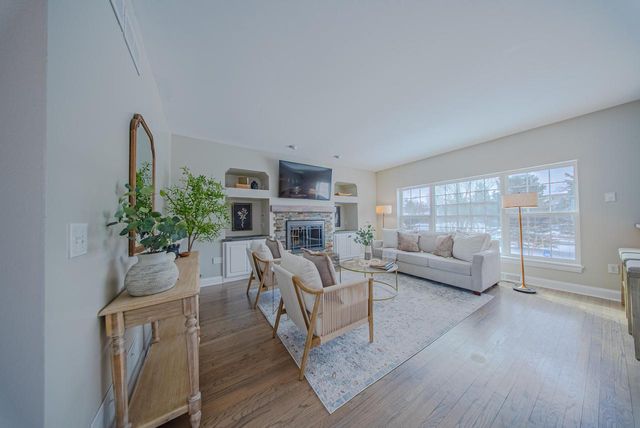 255 Lakeridge DRIVE, Oconomowoc, WI 53066