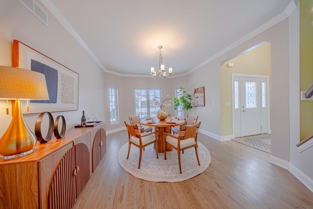 255 Lakeridge DRIVE, Oconomowoc, WI 53066