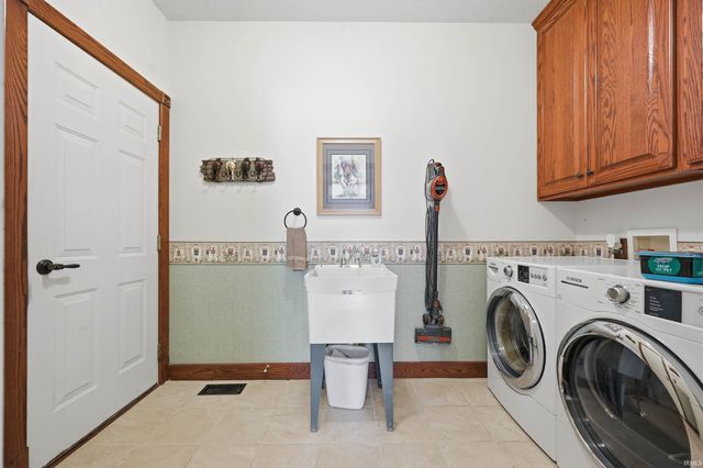 12100 W Native Trail, Yorktown, IN 47396