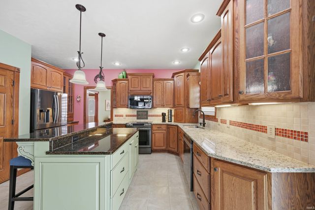 12100 W Native Trail, Yorktown, IN 47396