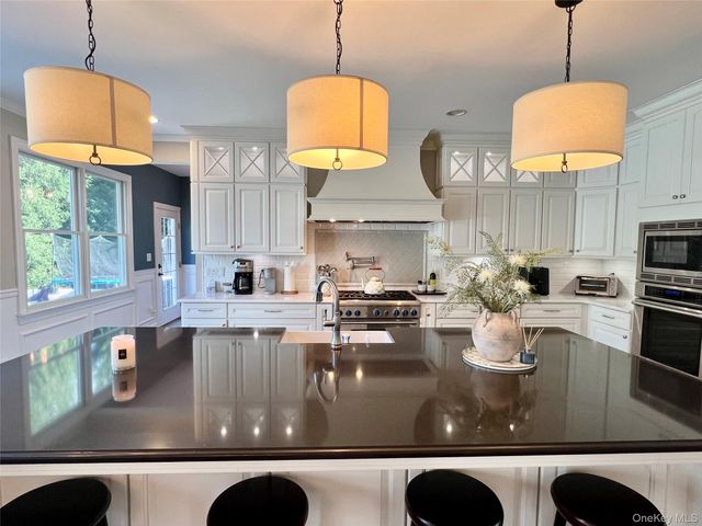 3 Wyona Court, Huntington, NY 11743