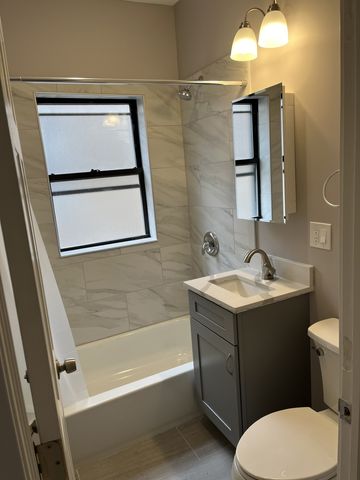76 E 68th Street 1, Chicago, IL 60637