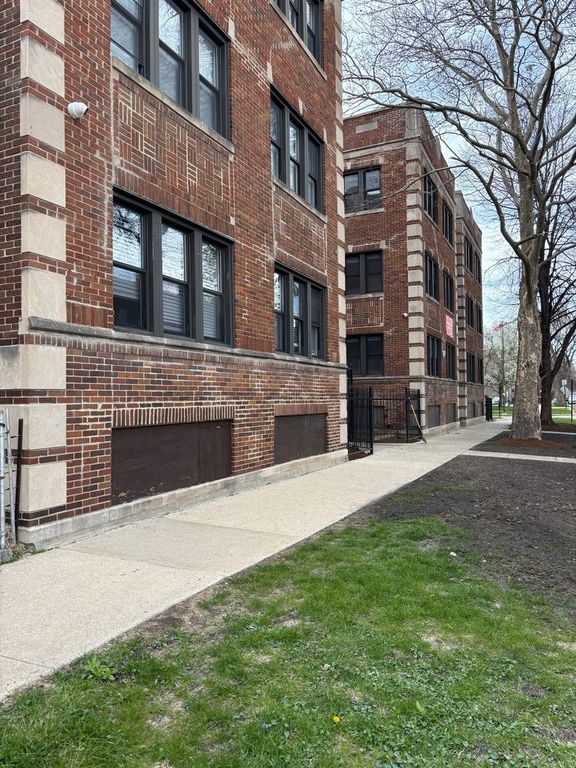 76 E 68th Street 1, Chicago, IL 60637