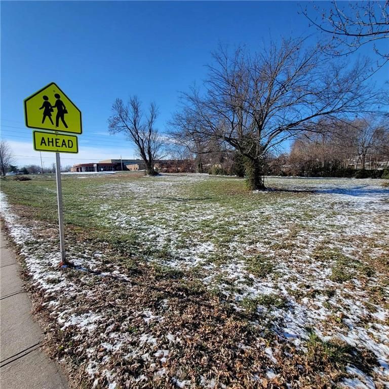 404 SE 12th Street, Oak Grove, MO 64075