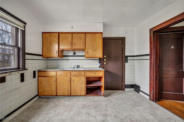 9818 Aetna Road, Cleveland, OH 44105