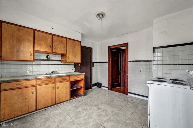 9818 Aetna Road, Cleveland, OH 44105